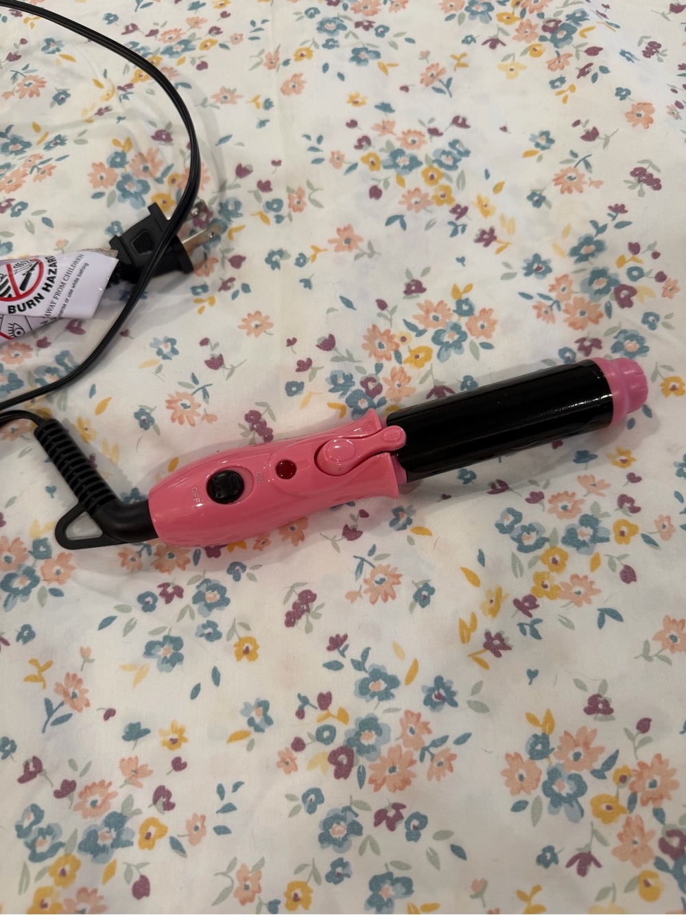 Source Unknown Pink and Black Kids Curling Iron